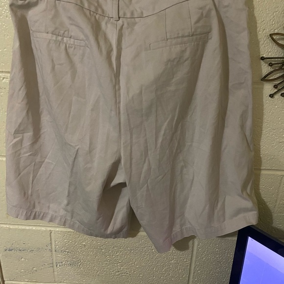 Dockers Women's Light Tan Shorts - Picture 2 of 4